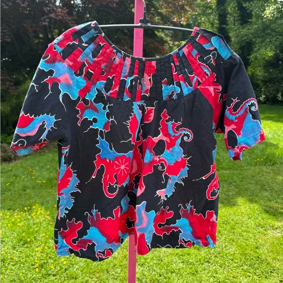 Hawaiian 🌺 Vibrant Abstract Print Top - Picture 2 of 4